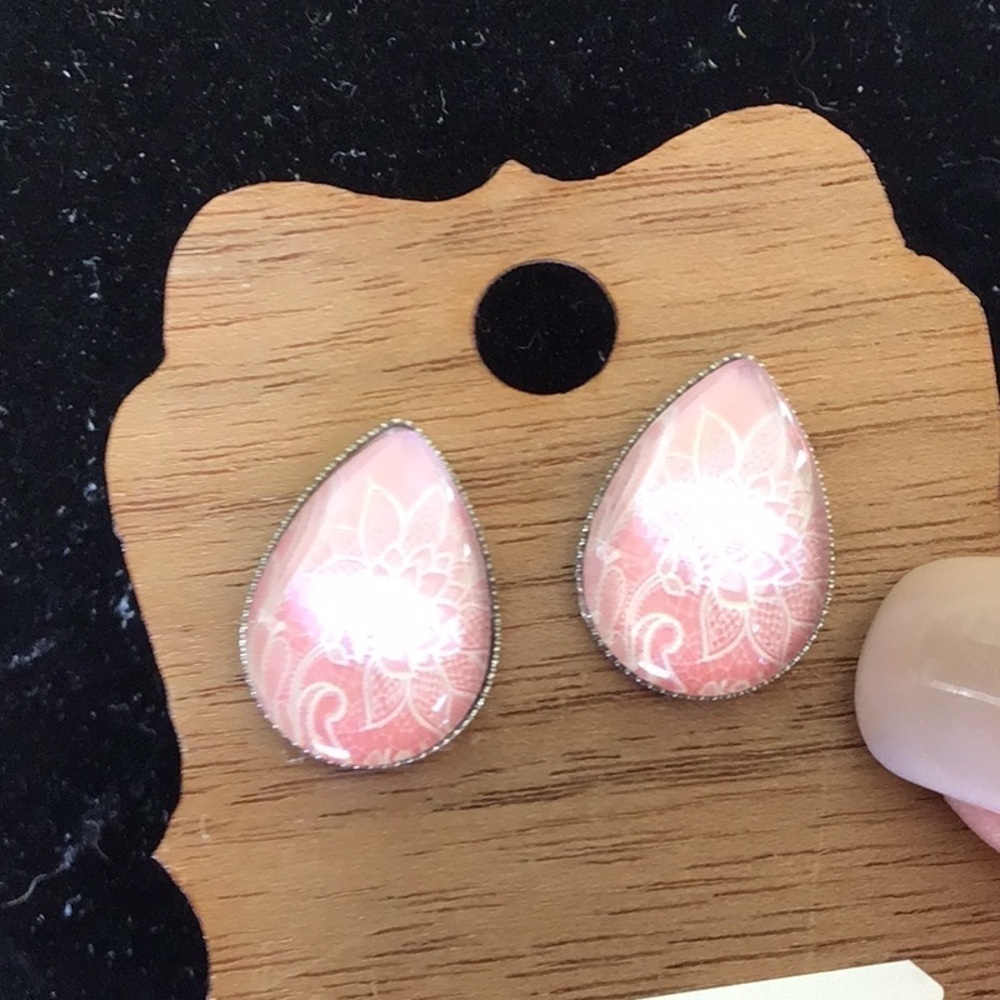 Pink Lace Stud Earrings (76jj)